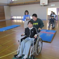 全校朝会・4年福祉体験